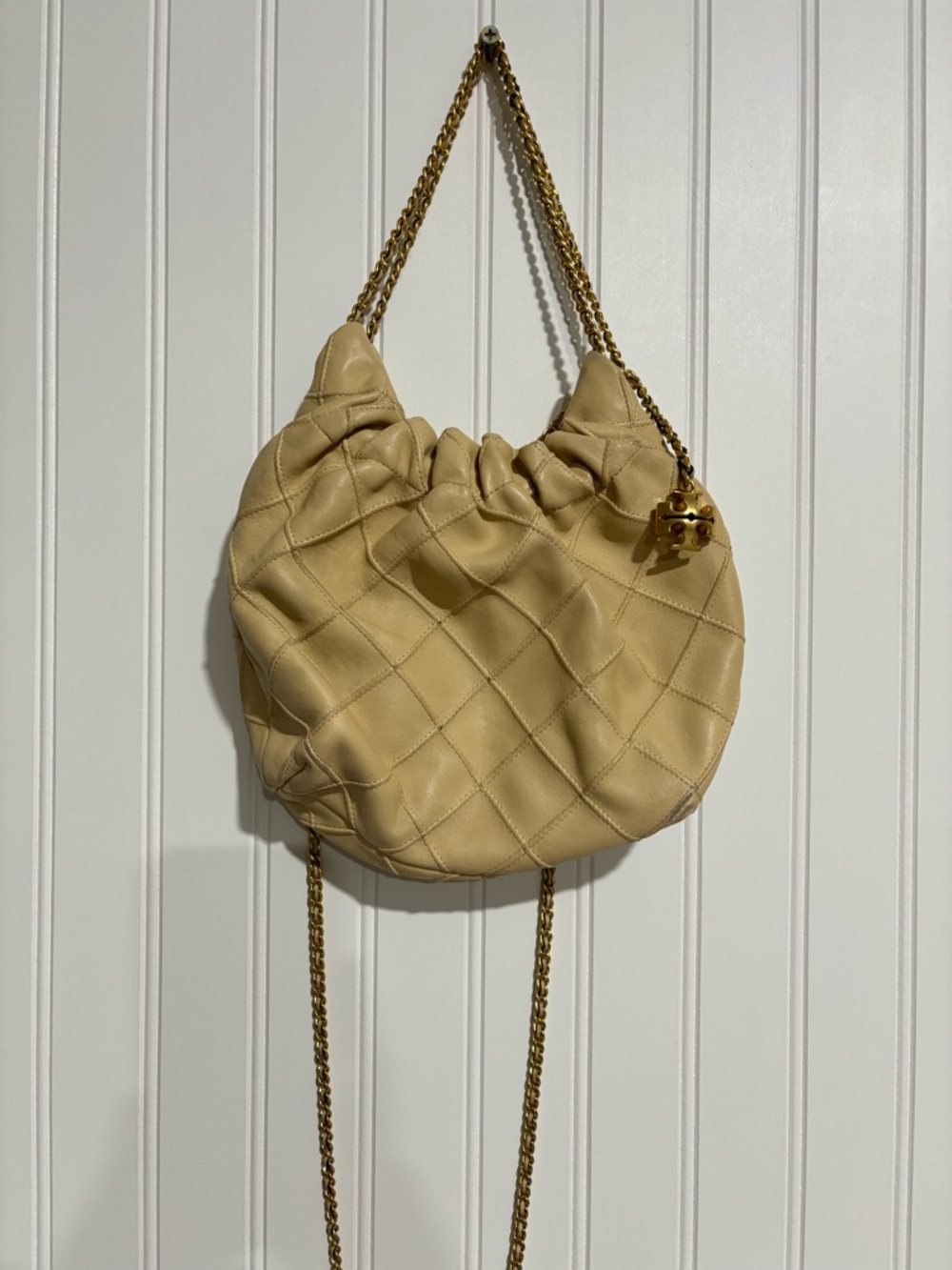 Tory Burch Quilted Ruched Leather Shoulder Bag in Beige with Gold Hardware - Picture 4 of 8